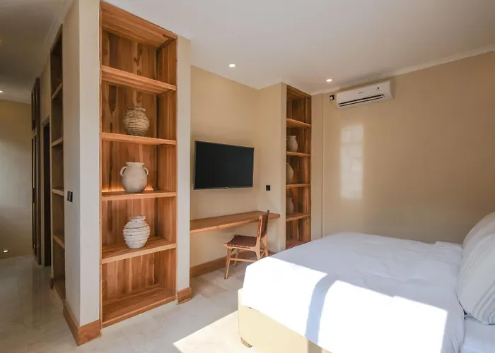 Perempuan - 4 Minutes Walking To Pererenan Villa