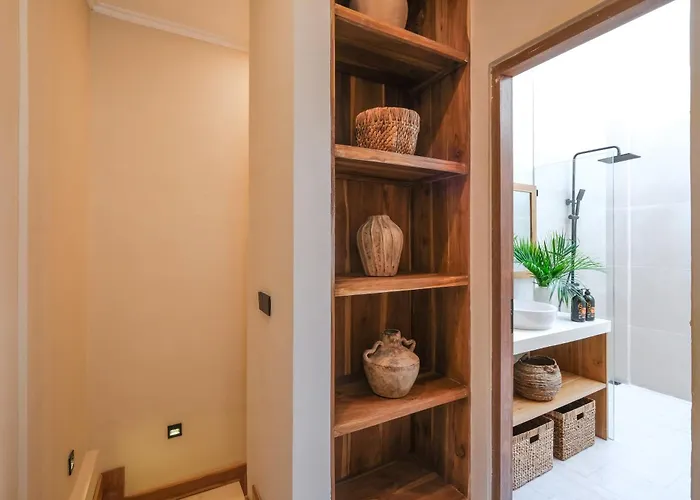 Perempuan - 4 Minutes Walking To Pererenan Villa Canggu (Bali)
